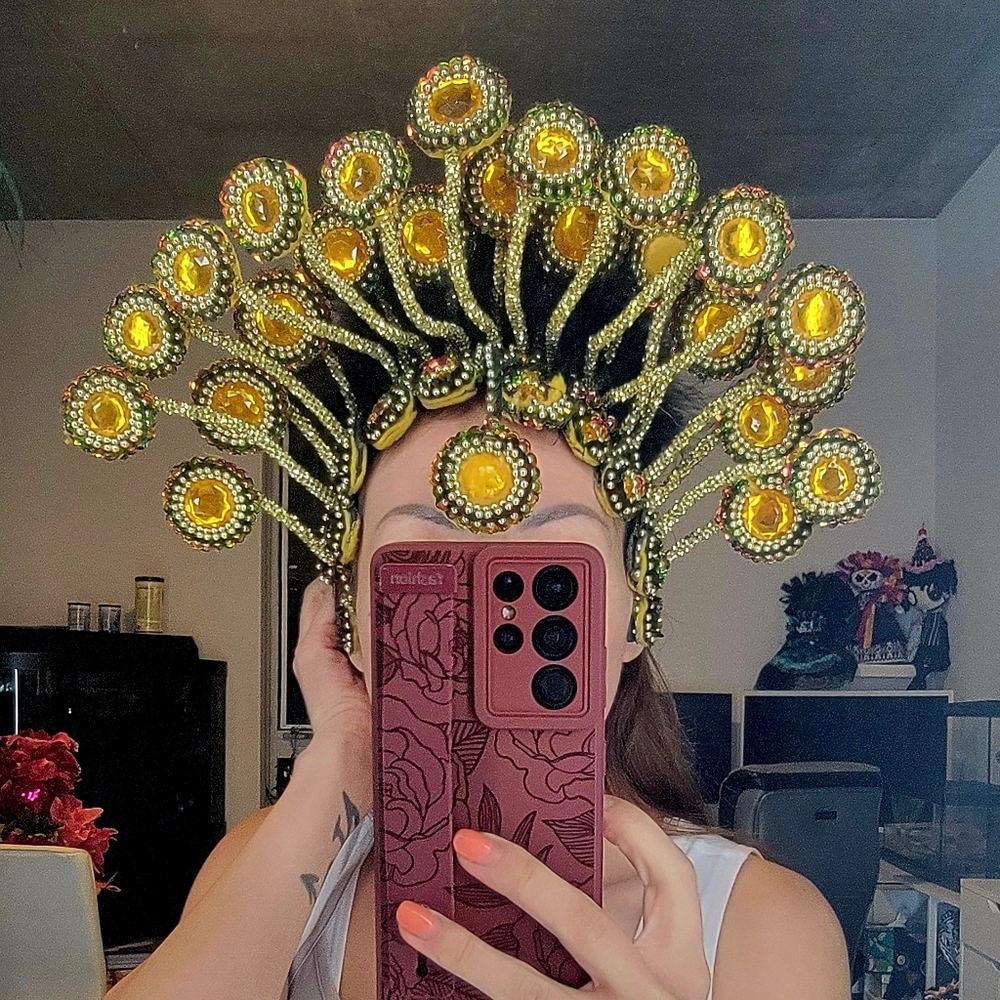 Elegant Gold and Black Headpiece Crown